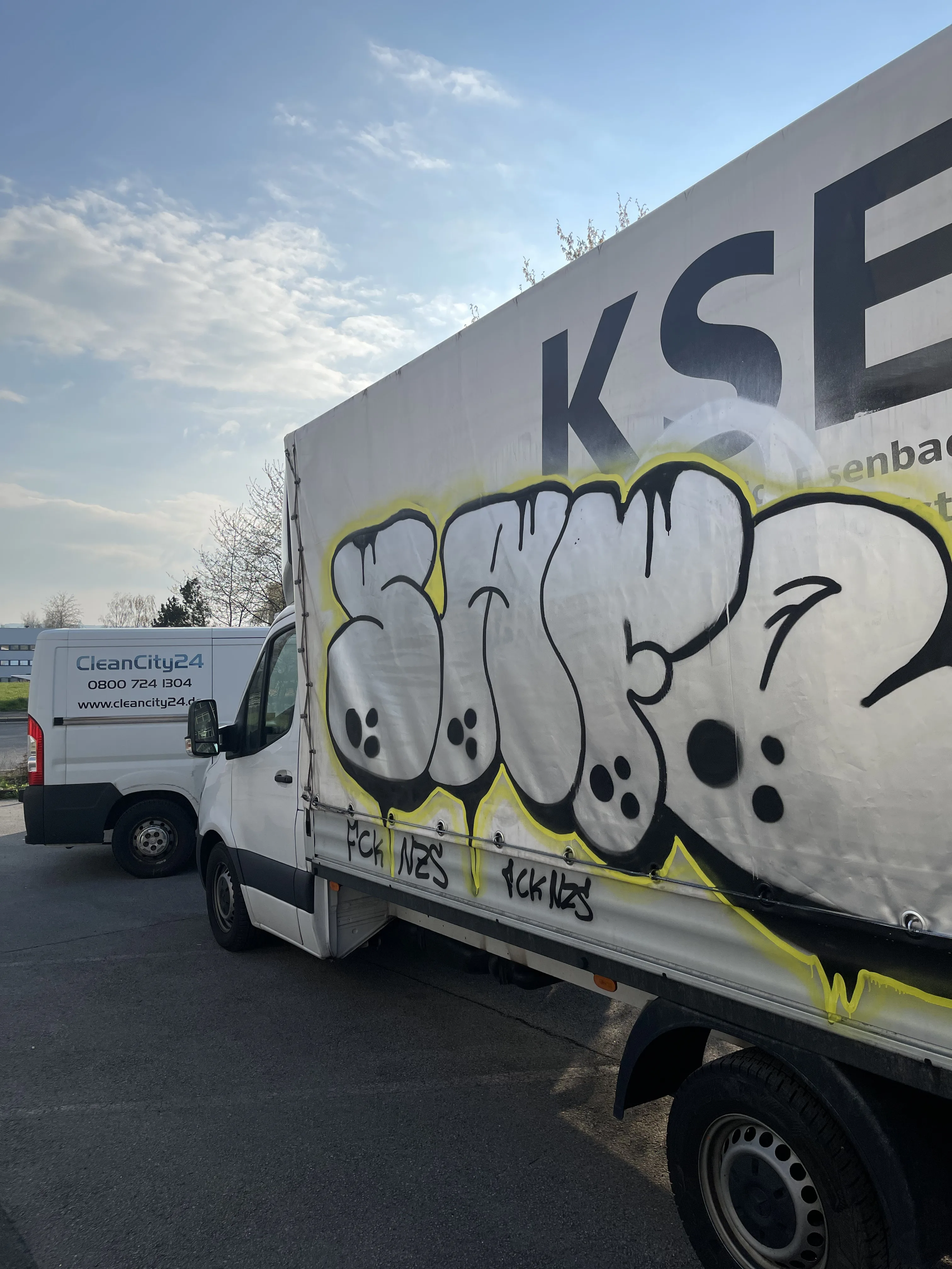 Usunięcie graffiti z ciężarówki